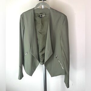 Divided H& M European 8 Green Light  Jacket Zippered Pockets Asymmetrical Hem